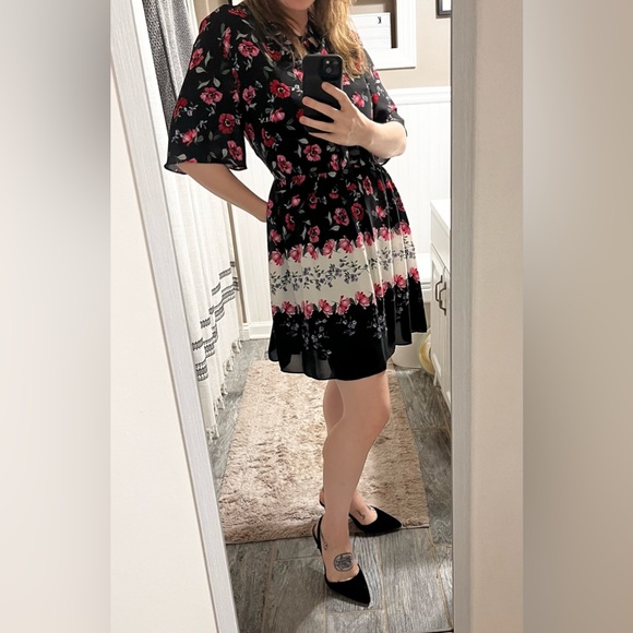 CeCe Elise Tie Neck Floral Dress
Size 12 - Picture 4 of 10